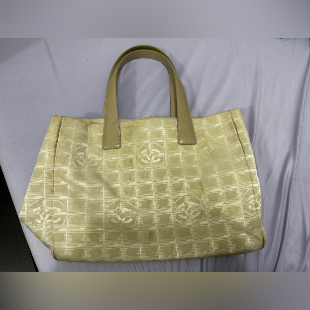 Chanel travel medium ligne tote